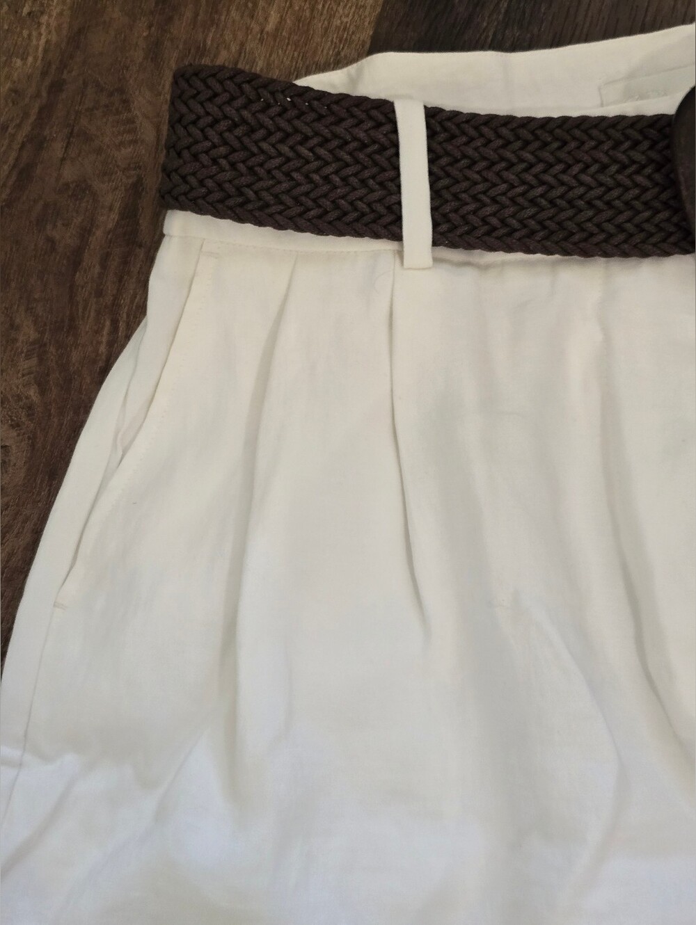 NEW Zara White High-Waist Pleated Women’s Shorts with Brown Belt - Picture 2 of 8